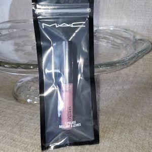 MAC Lipglass travel sz in B28 Lovechild